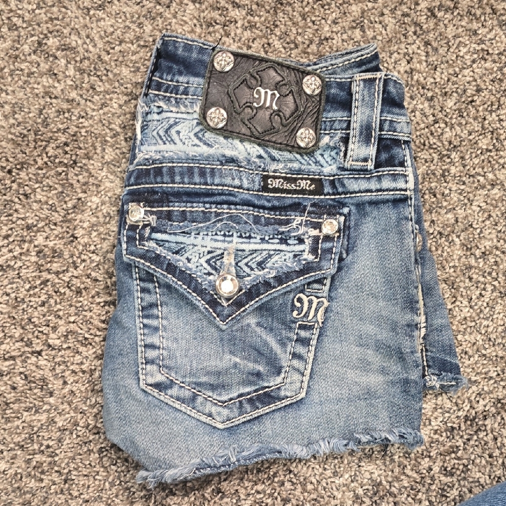 Miss Me Blue Embroidered Denim Ankle/Cropped Jeans